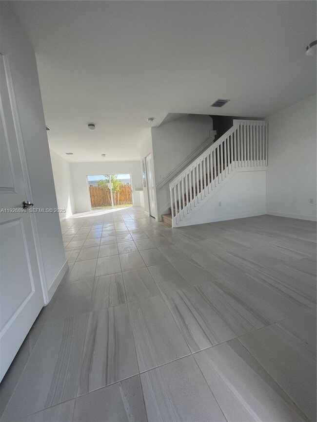 Building Photo - 1221 NW 4th Ln