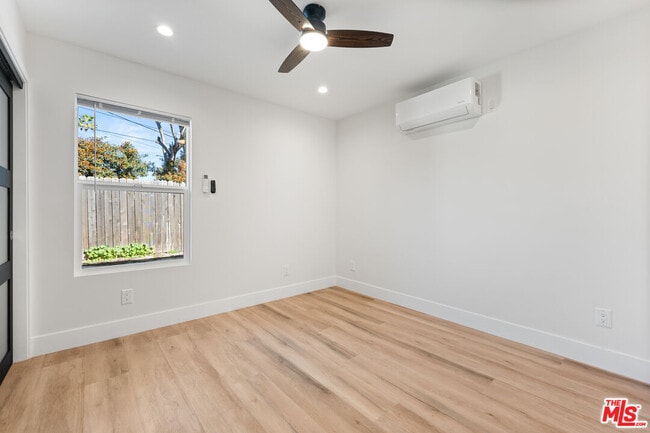 Building Photo - 6917 1/2 Hesperia Ave