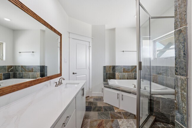 Building Photo - 2214 Radcliffe St