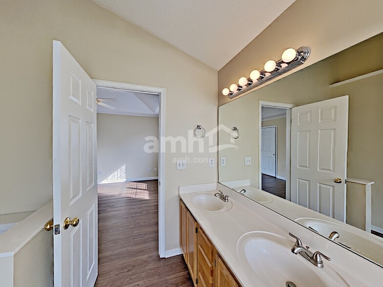 Building Photo - 4473 High Gate Ct NW