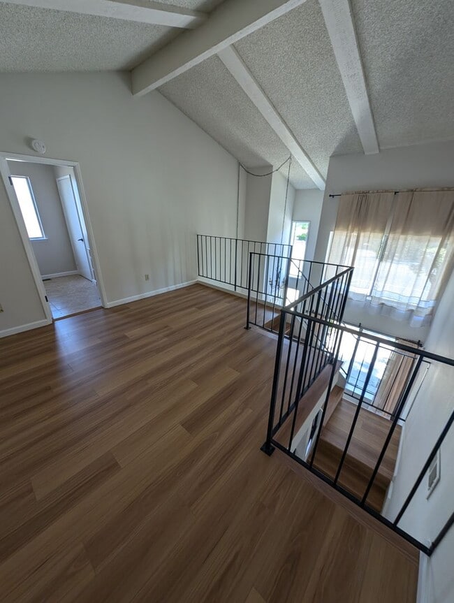 Building Photo - Los Gatos Townhome