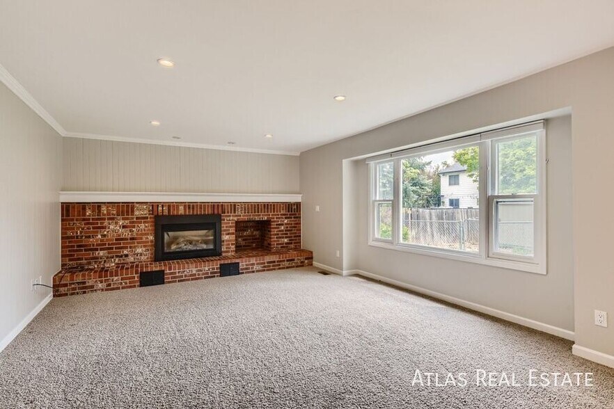 Building Photo - 1719 Hotchkiss Dr