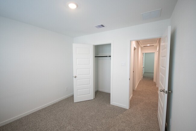 Building Photo - 10217 Berkeley Spgs Trl