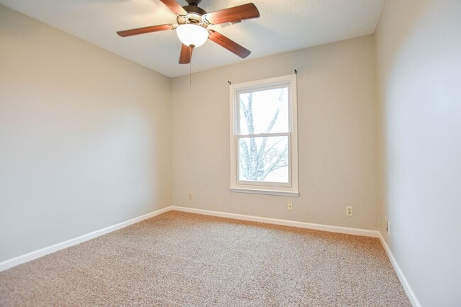 Building Photo - Pet Friendly Three Bedroom!