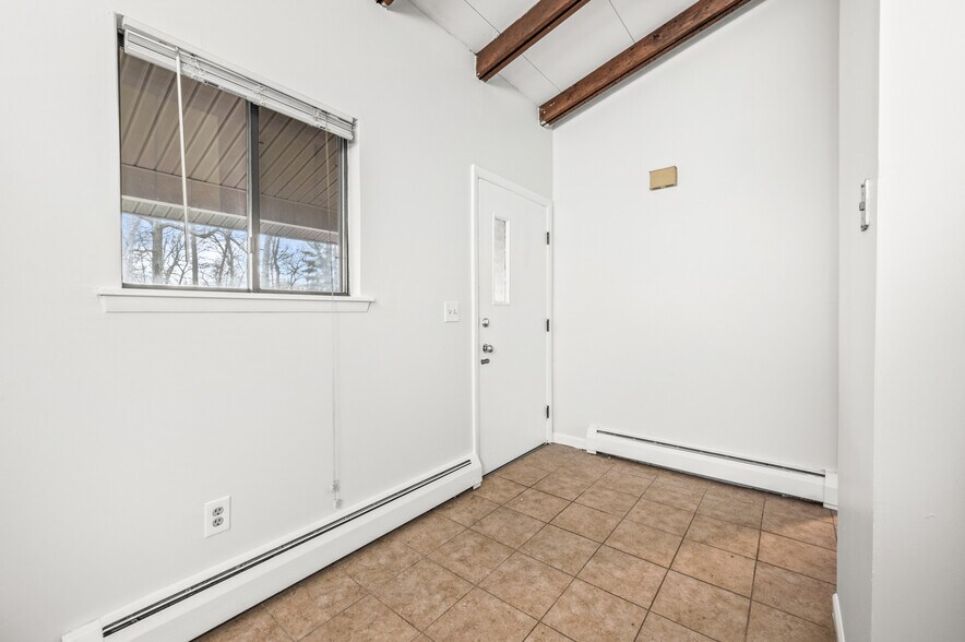 Building Photo - 341 Oak St