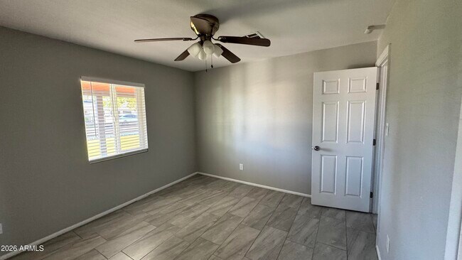 Building Photo - 222 E Southgate Ave