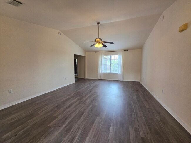 Building Photo - 404 Riverchase Blvd