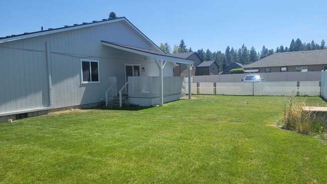Building Photo - Nice 3 bedroom Duplex in the Valley