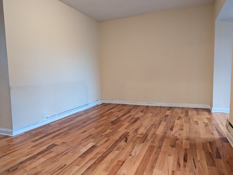 Building Photo - 4423 N Wolcott Ave