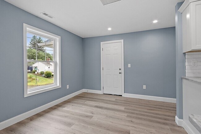 Building Photo - 53 Fenwood Rd