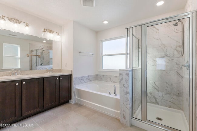 Building Photo - 11006 Stapleton Dr