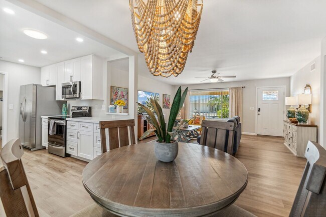 Building Photo - Updated Mesa Home w/ Community Pool/Spa & ...