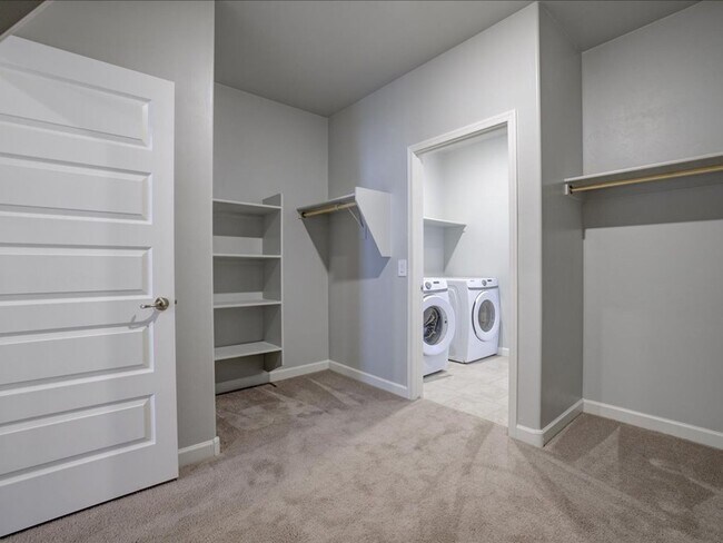 Building Photo - Corona de Tucson 4 Bedroom 2 Bathroom