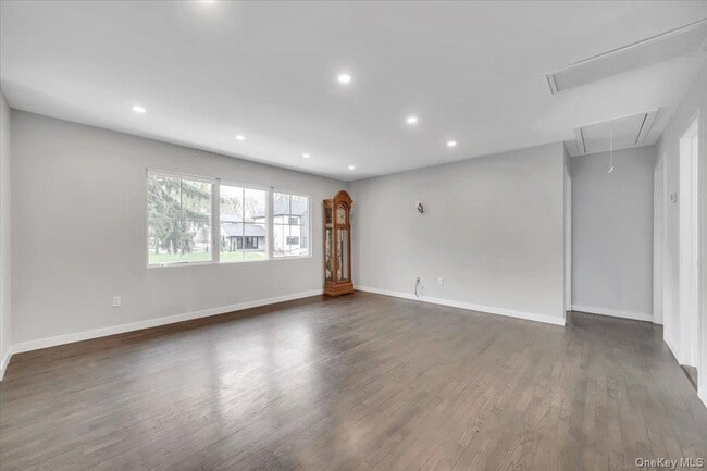 Building Photo - 10 Sandhage Dr