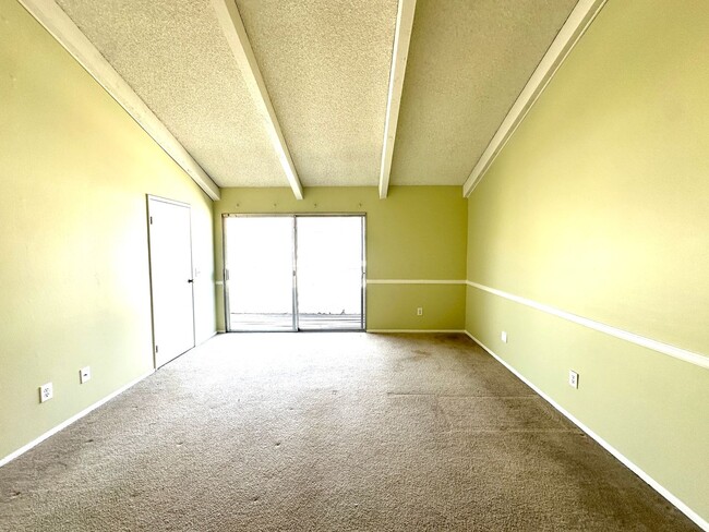 Building Photo - Townhouse near Loma Linda University