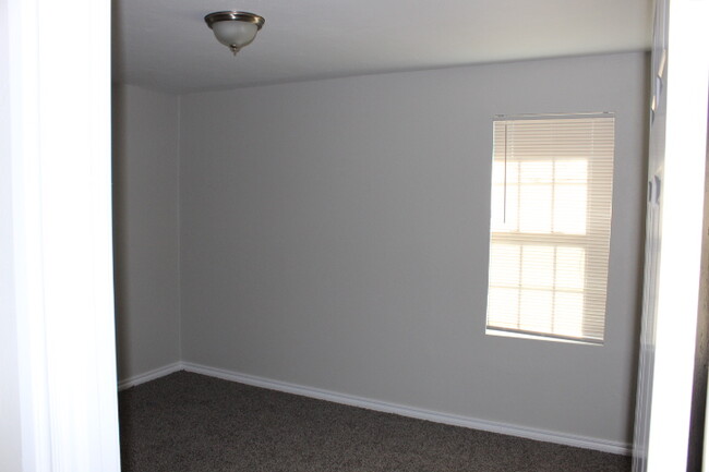 Building Photo - 5908 NW 61st St