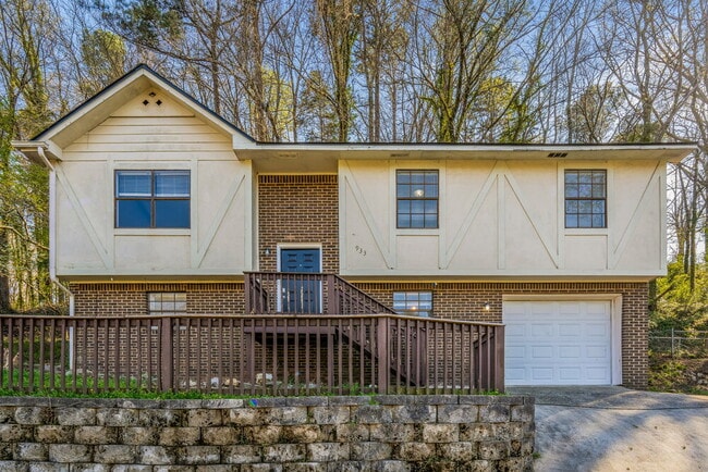 Building Photo - 933 Edwards Lake Rd