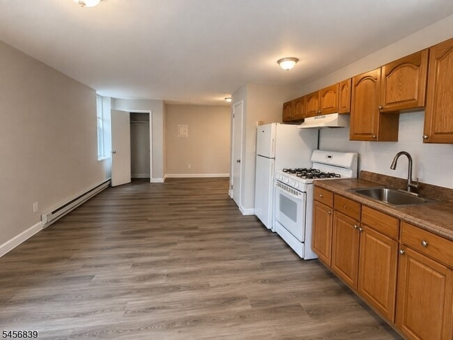 Building Photo - 39 Glenridge Ave