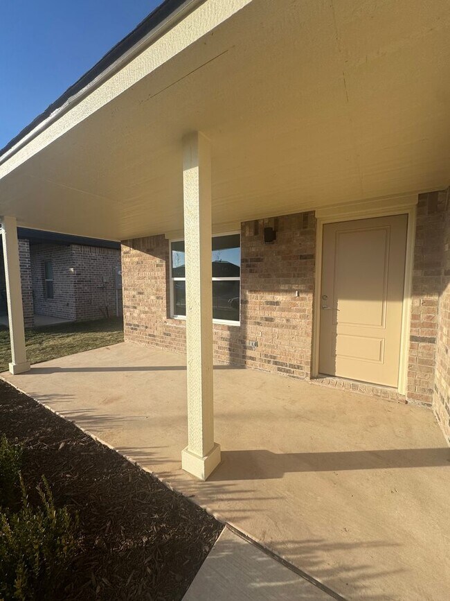 Building Photo - New build "Be the 1st to live THERE" 3/2/2 CISD 1/2 off special 1st month's rent