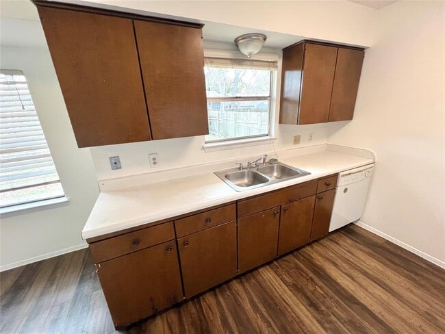 Building Photo - 2619 Baxter Dr