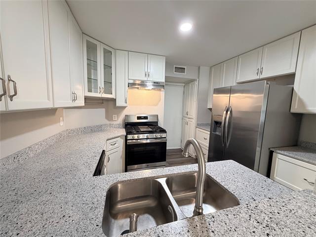 Building Photo - 2412 Lakeview Cir