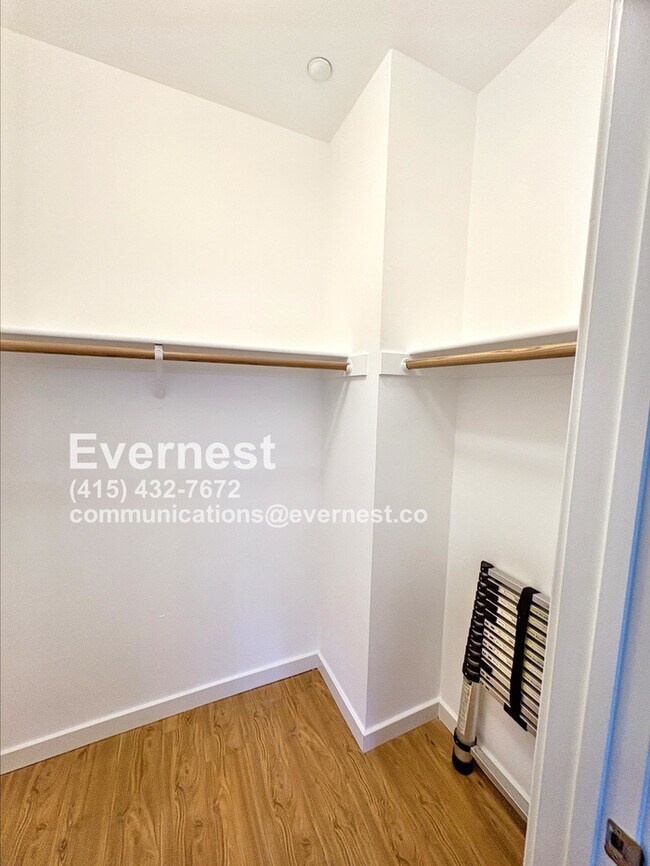 Building Photo - Beautiful 2 bed 2 bath in Oakland!