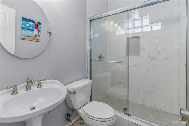 Building Photo - 21 Easy St