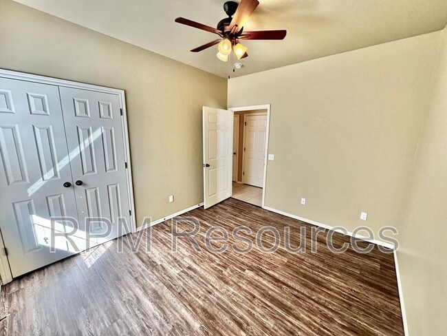 Building Photo - 141 Bison Court Way