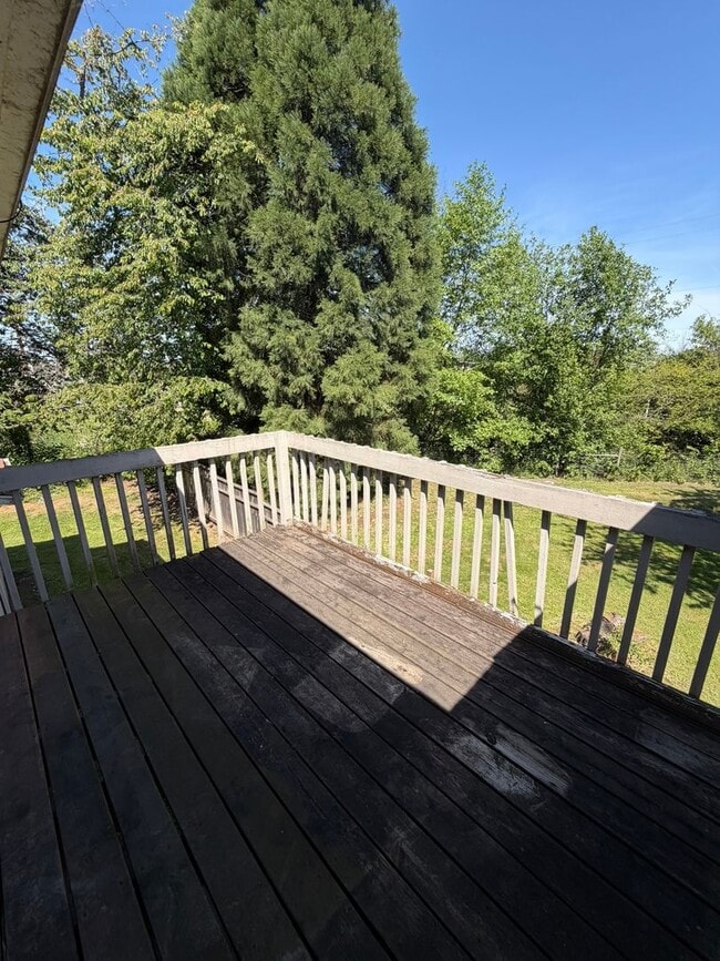 Building Photo - Recently Remodeled Two Bedroom Apartment With Canal Views and Private Balcony!