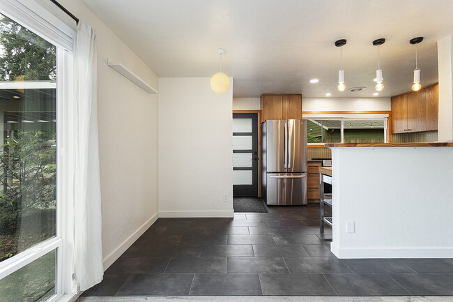 Building Photo - 5359 SE 91st Ave