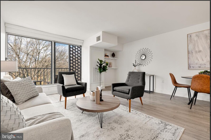 Living Room - 800 4th St SW