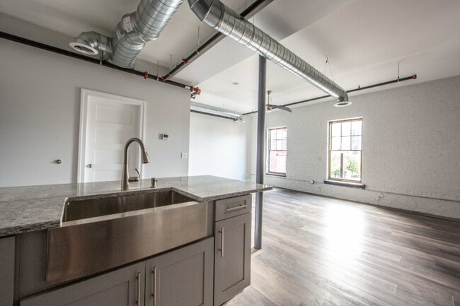 Building Photo - 490 Pearl St