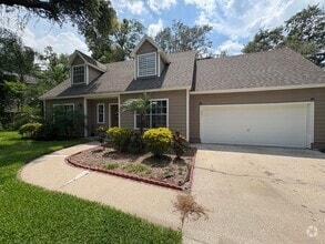 Building Photo - Charming 3/2 Mt Dora w/ Enclosed Backyard ...
