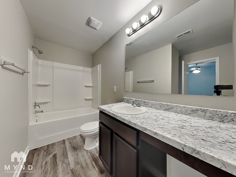 Building Photo - 816 The Heights Ln