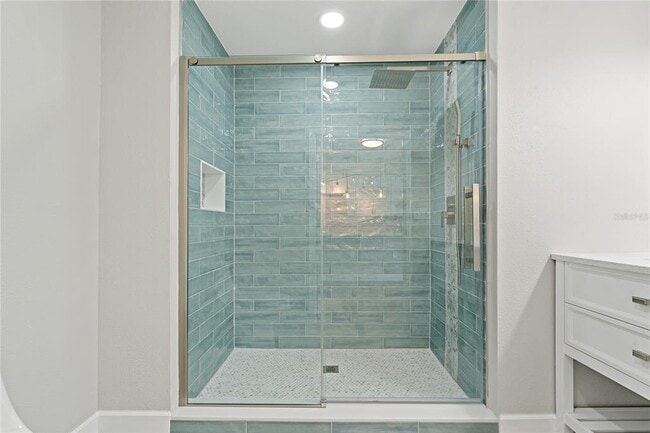 Building Photo - 8441 Bayshore Dr