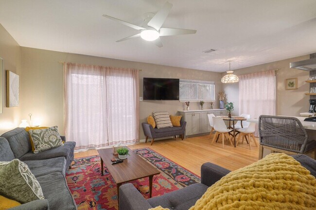 Building Photo - 2906 Westhill Dr