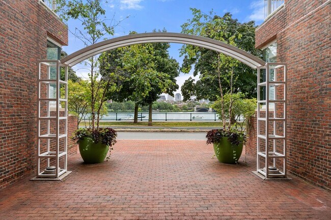 Building Photo - 75-83-83 Cambridge Pkwy