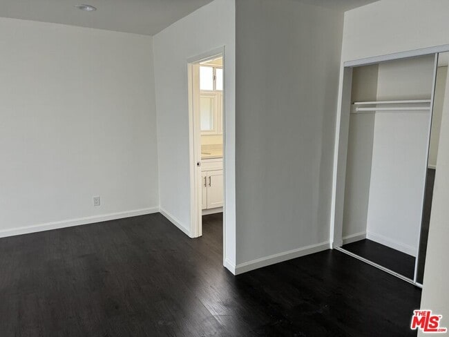 Building Photo - 10815 Rose Ave