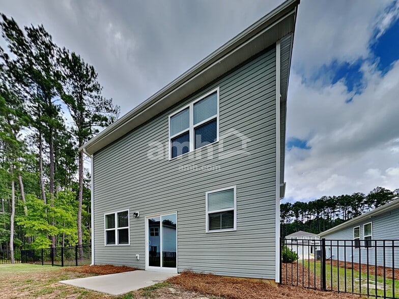 Building Photo - 223 S Live Oak Dr