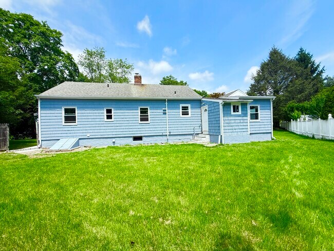 Building Photo - 10 Meadowpark Ave W