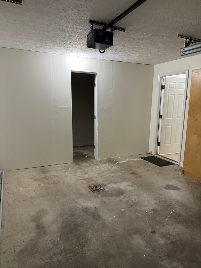 Building Photo - 159 Londonderry Dr