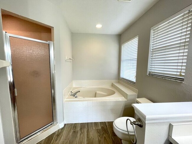 Building Photo - Cute 4/2 EAST Orlando Home in Wedgefield!