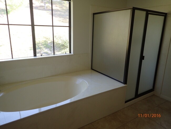 Building Photo - 4 Bedroom, 2.5 Bath House w/2 Garages on 1...