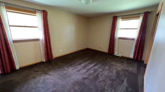 Building Photo - Westerville Ranch overlooking Hoover