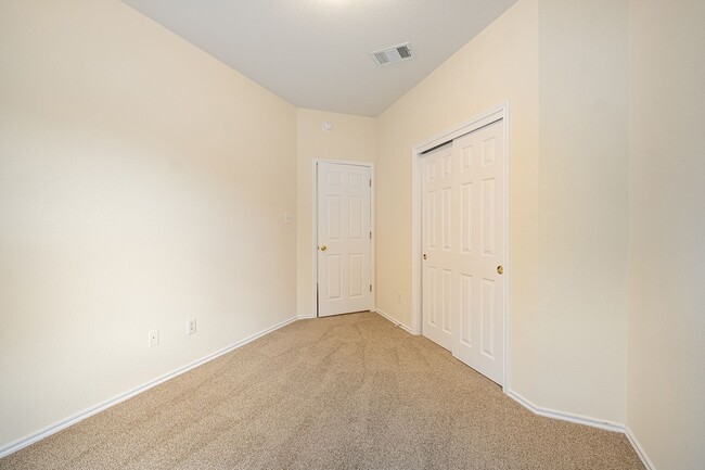Building Photo - Spacious 4 Bedroom, 2 Bath Single-Story Home in Manor