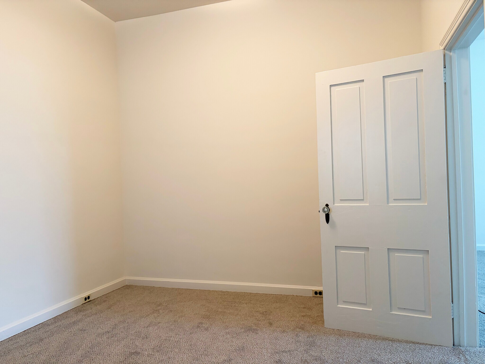 Building Photo - 19 W Main St