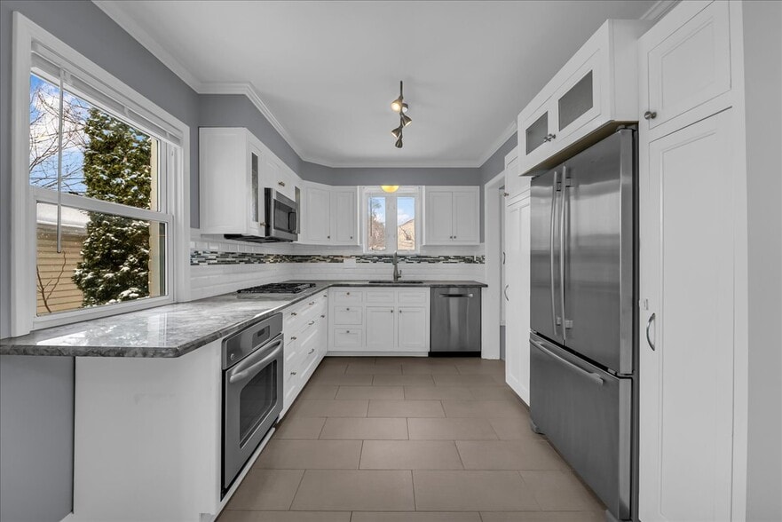 Building Photo - 2299 W Lincoln St