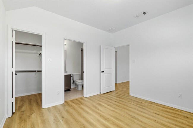Building Photo - 15842 Formaston Forest Dr