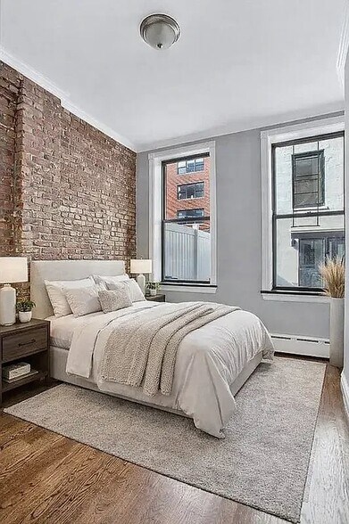 Building Photo - 350 W 21st St