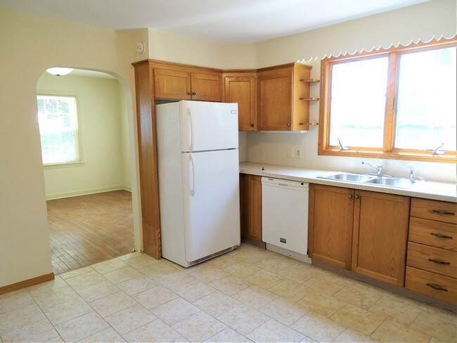 Building Photo - 534 Old Akron Rd